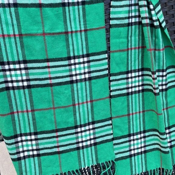 Scarf plaid, unisex, soft, like new green soft warm. Luxurious no smoke. - Picture 3 of 5
